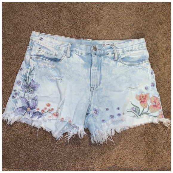 Blank NYC Hiker Light Wash Embroidered Distressed Denim Shorts 29 - Picture 4 of 9